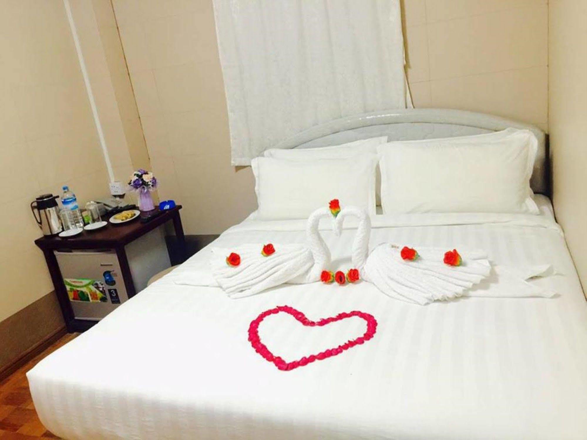 Pandora Motel Янгон Экстерьер фото